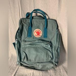 SOLD ✅ Fjallraven Muted Green Kanken Backpack 💚✨